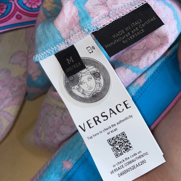 Rare Versace King of Crowns multicolor Floral Barocco Medusa head tshirt - Picture 14 of 15